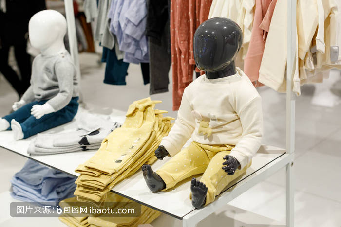 橱窗里的沉默者 关于儿童服饰陈列的思考